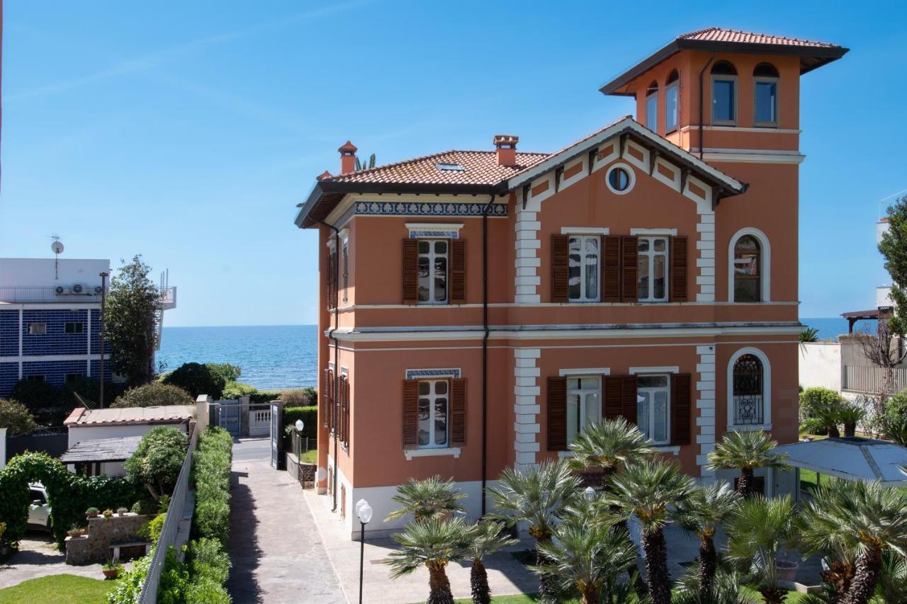 Palazzo Moresco Santa Marinella Eksteriør billede