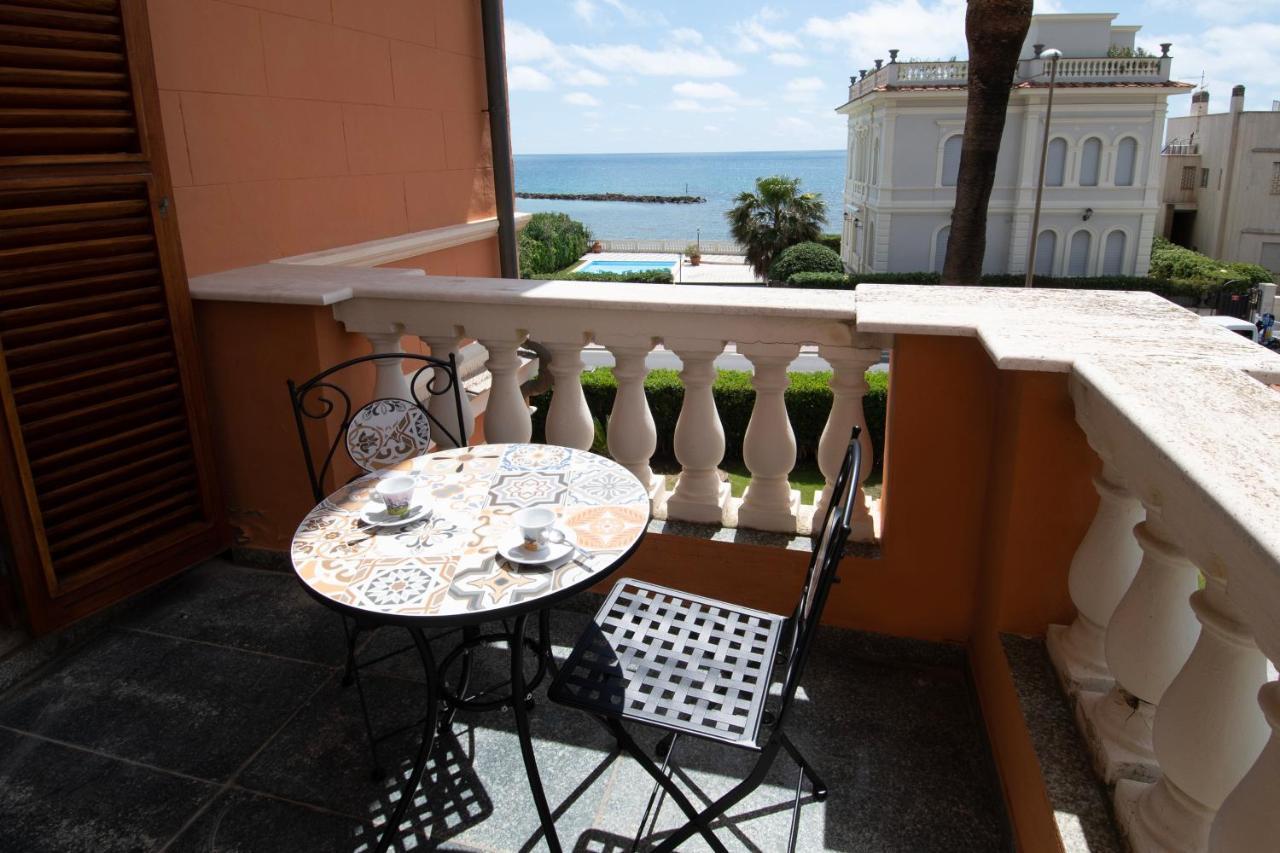 Palazzo Moresco Santa Marinella Eksteriør billede