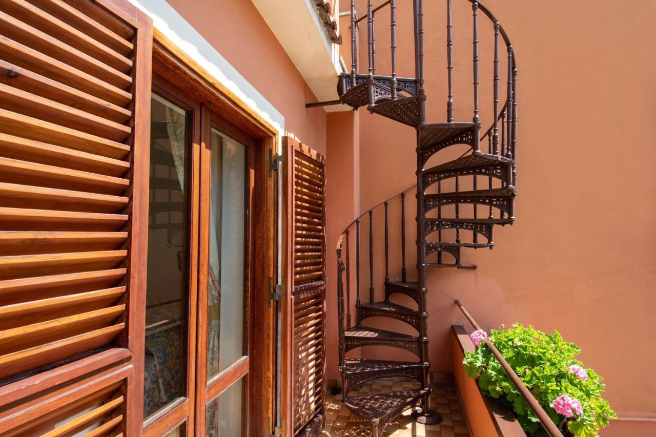 Palazzo Moresco Santa Marinella Eksteriør billede