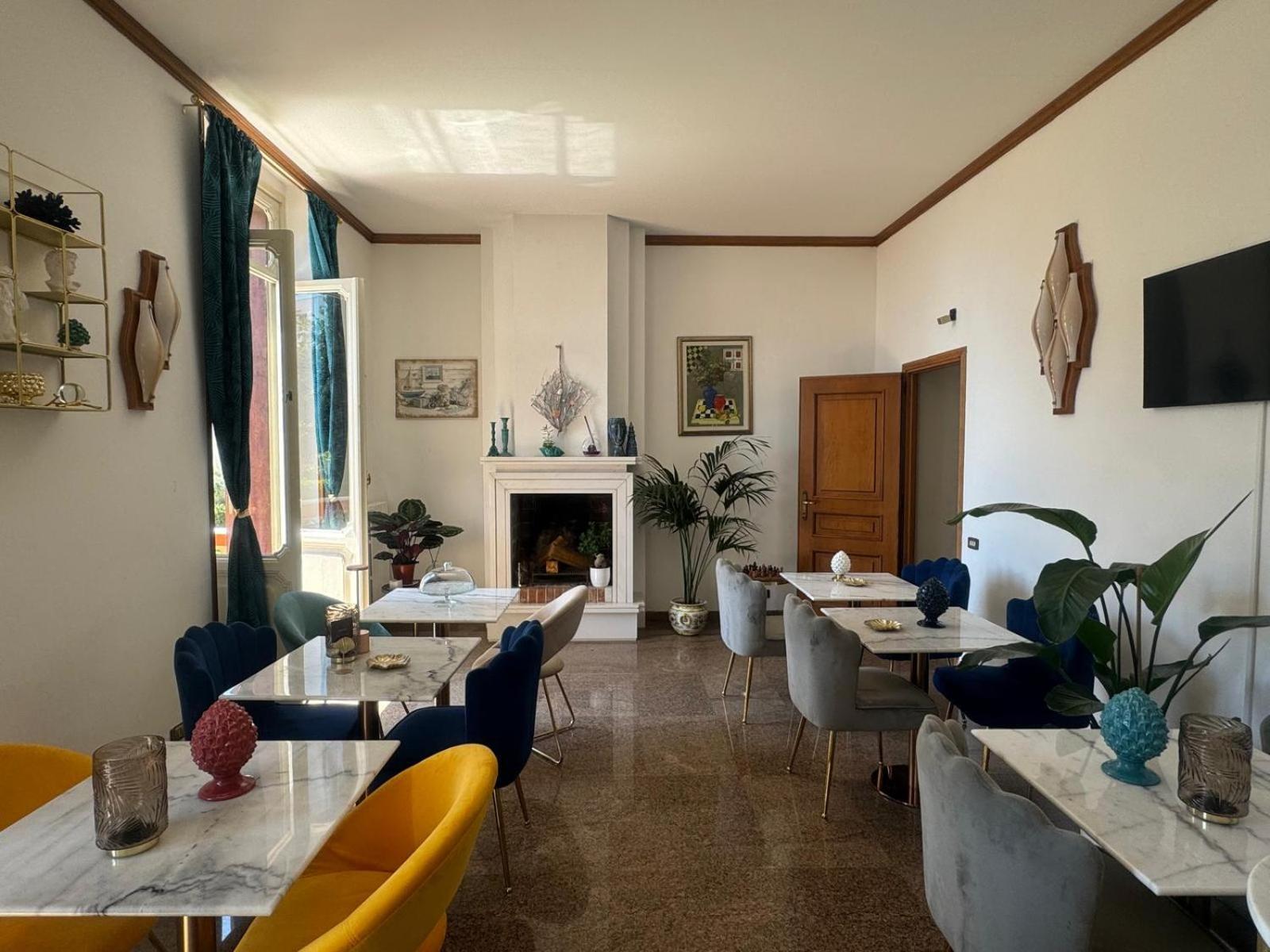 Palazzo Moresco Santa Marinella Eksteriør billede